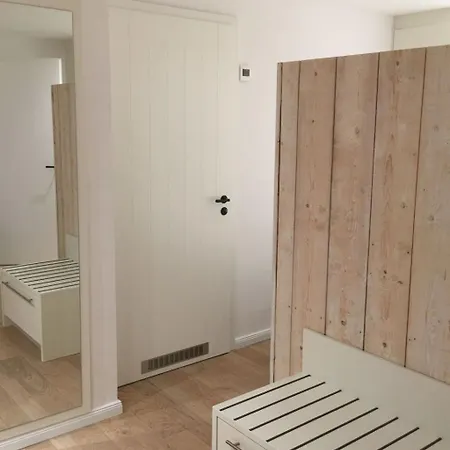Duenenhuuske Inselstill Mit Sauna Auf By Interhome Hébergement de vacances Spiekeroog